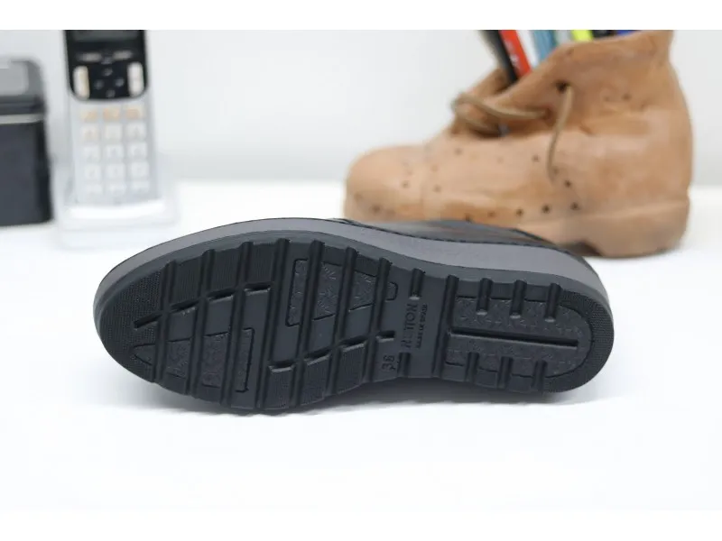 BLUCHER DE PIEL CON CUÑA NOTTON 2839 COLOR NEGRO