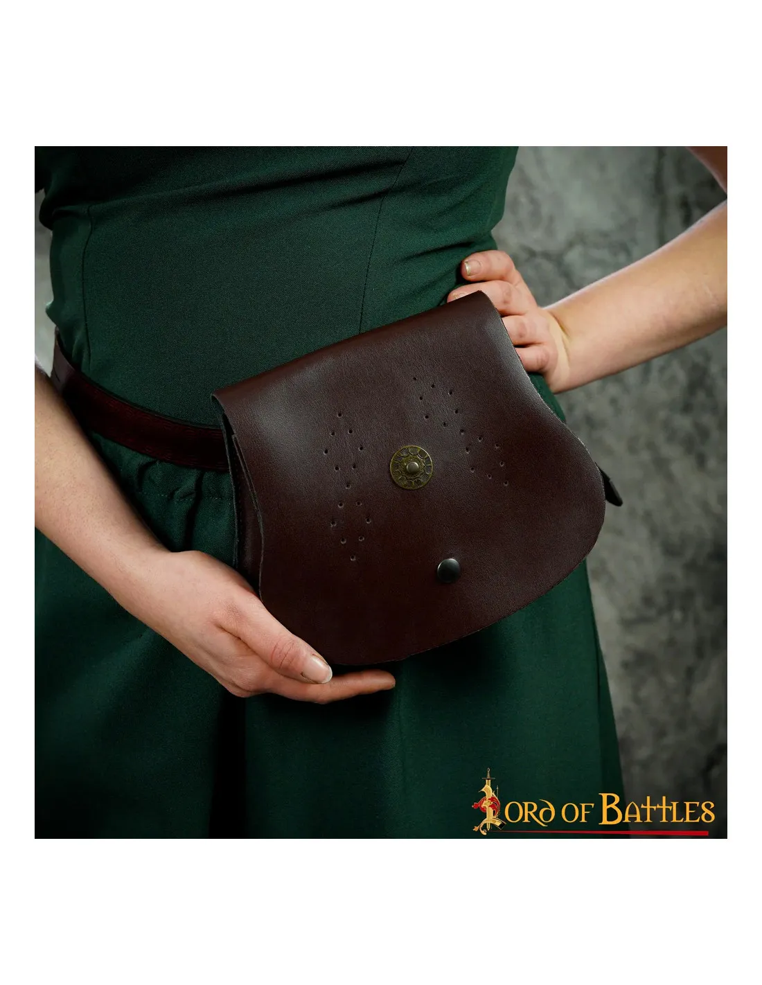 Bolso medieval redondo con chapa