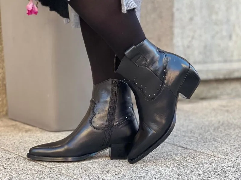 BOTIN CAMPERO DE PIEL VALKIRIA LOL SHOES EN COLOR NEGRO