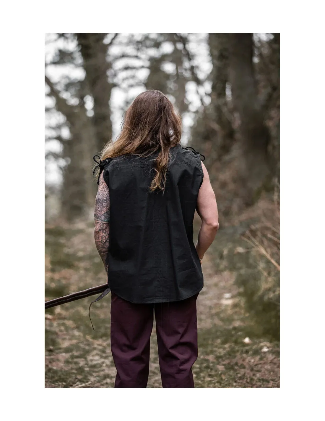 Camisa medieval negra sin mangas