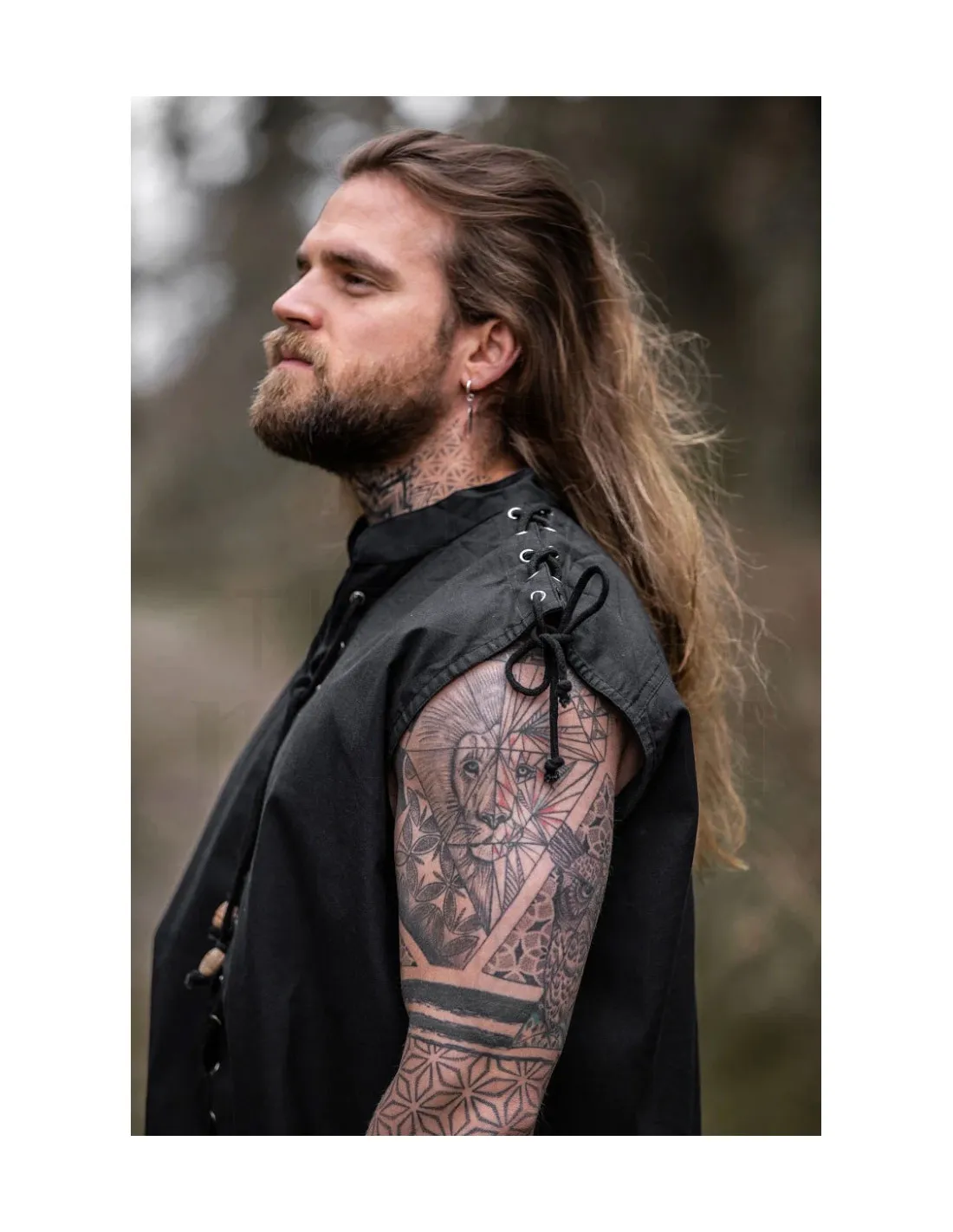 Camisa medieval negra sin mangas