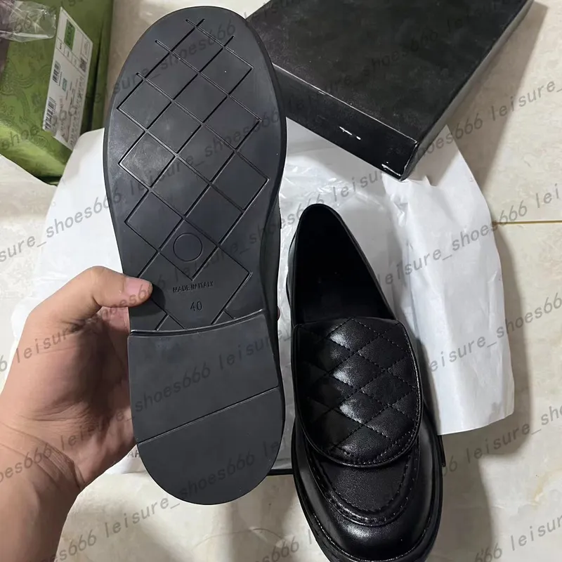 Diseñador de cuero de cuero retro zapatillas de mocasines de lujo plataforma de rayas para mujeres de lujo elevando zapatos de c