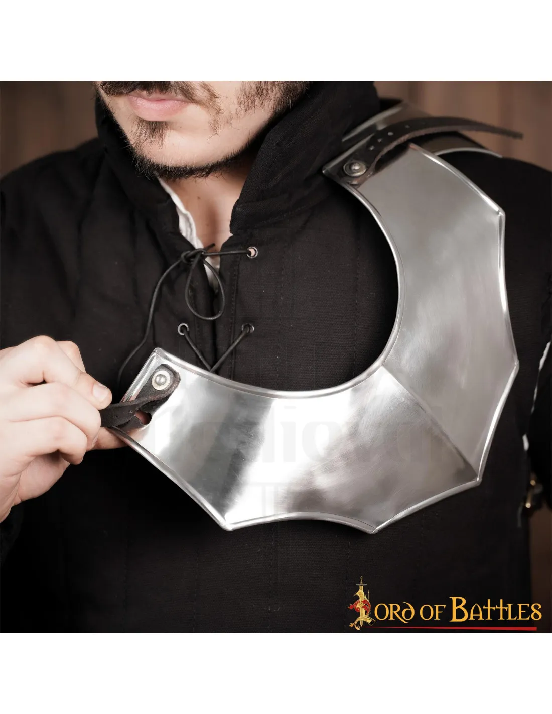 Gorjal medieval simple, acabado pulido