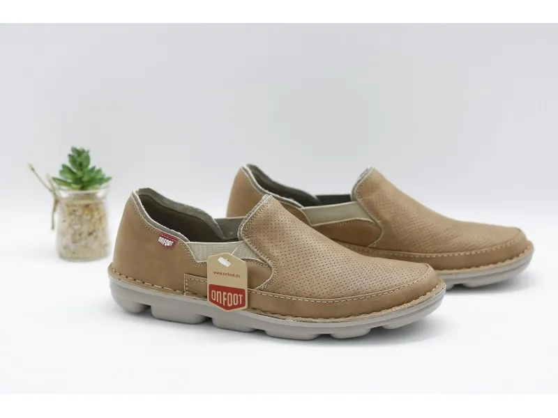 MOCASÍN DE PIEL 7033 ON FOOT EN COLOR MARINO O CUERO