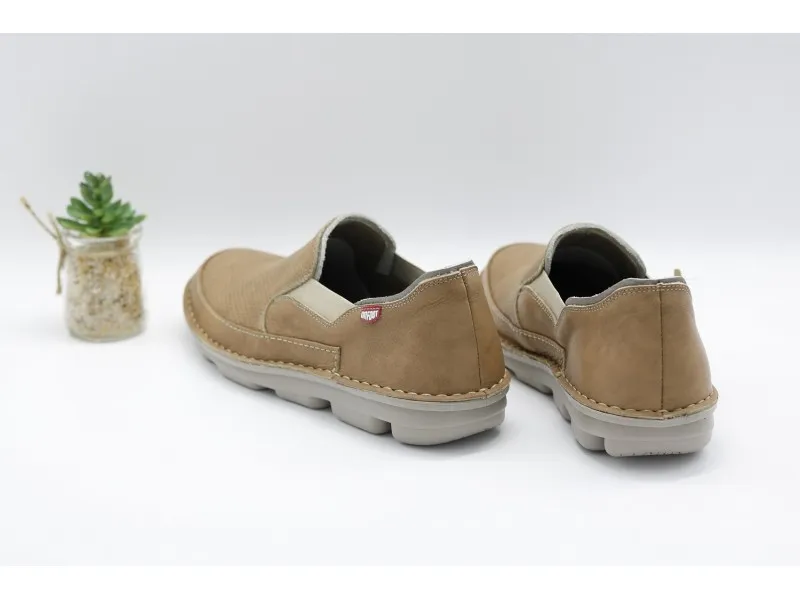 MOCASÍN DE PIEL 7033 ON FOOT EN COLOR MARINO O CUERO