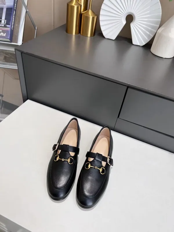 Mujeres zapatos de vestir plano 100% auténtico de cuero de vaca Hebilla de metal zapatos de diseñador de la dama de cuero Mulas 