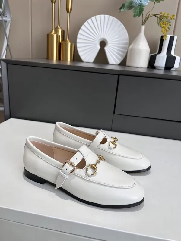 Mujeres zapatos de vestir plano 100% auténtico de cuero de vaca Hebilla de metal zapatos de diseñador de la dama de cuero Mulas 