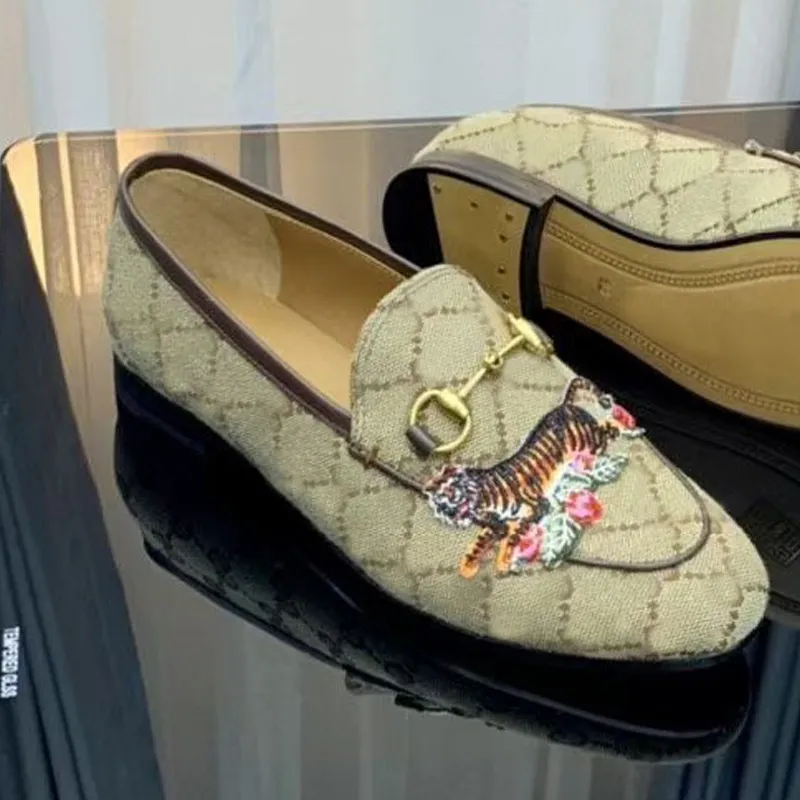 Mujeres zapatos de vestir plano 100% auténtico de cuero de vaca Hebilla de metal zapatos de diseñador de la dama de cuero Mulas 