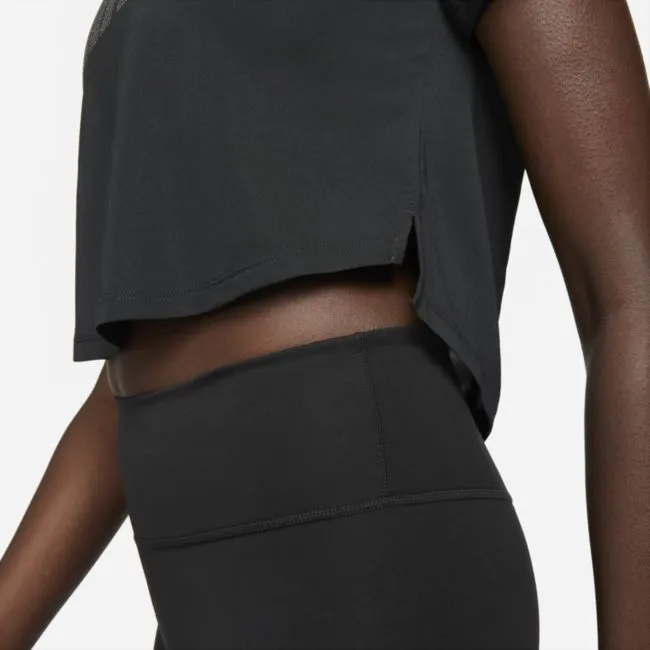 NIKE DRIFIT ONE STANDARD FIT SHORTSLEEVE GRAPHIC CROPPED TOP