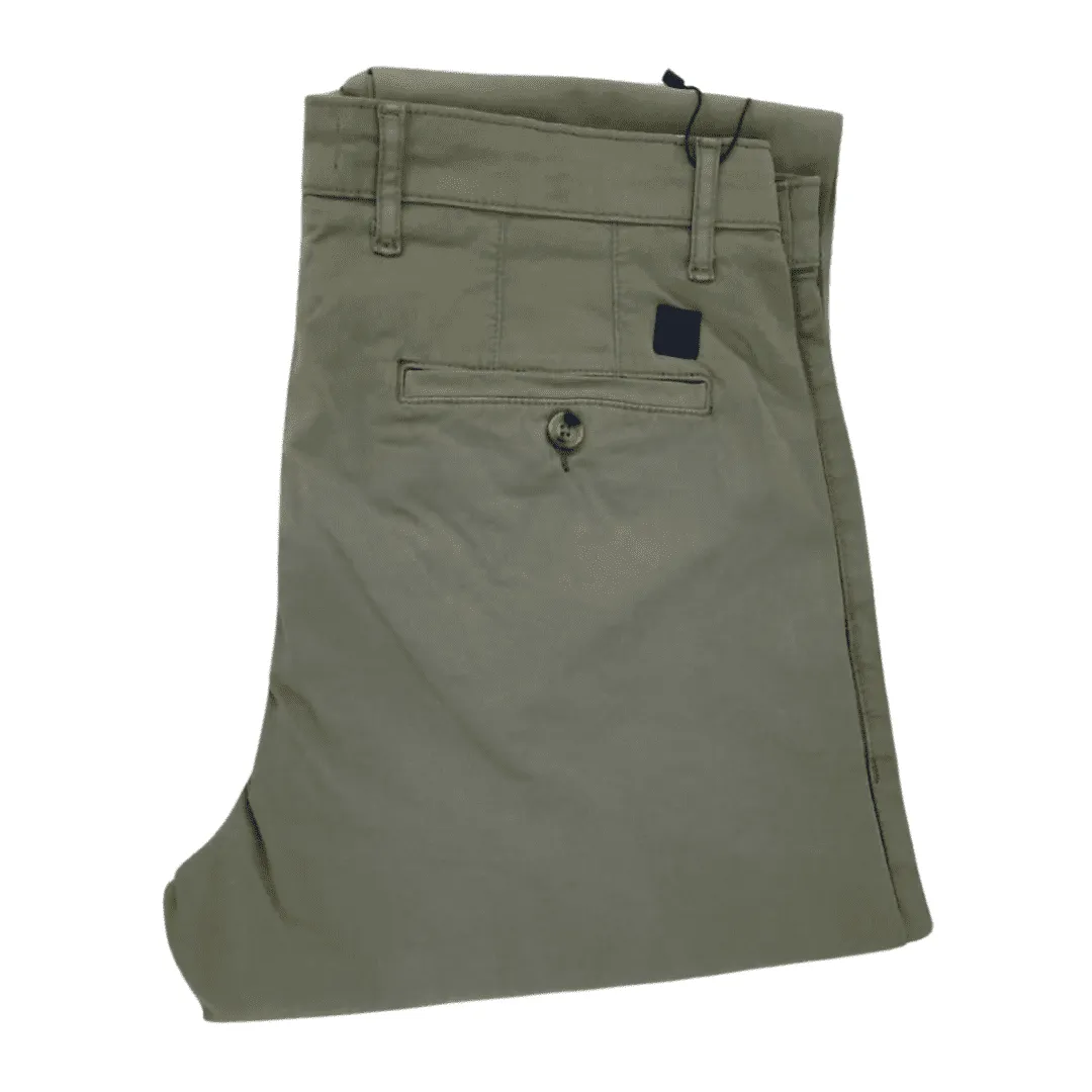 Pantalón chino color verde