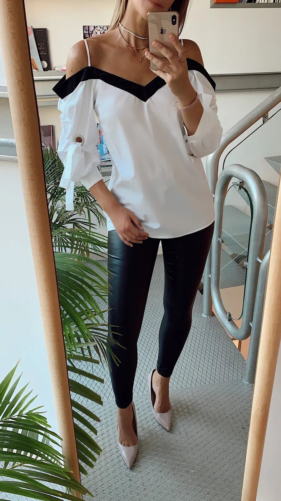 Pantalón Elástico Efecto Cuero Diseño Cremalleras