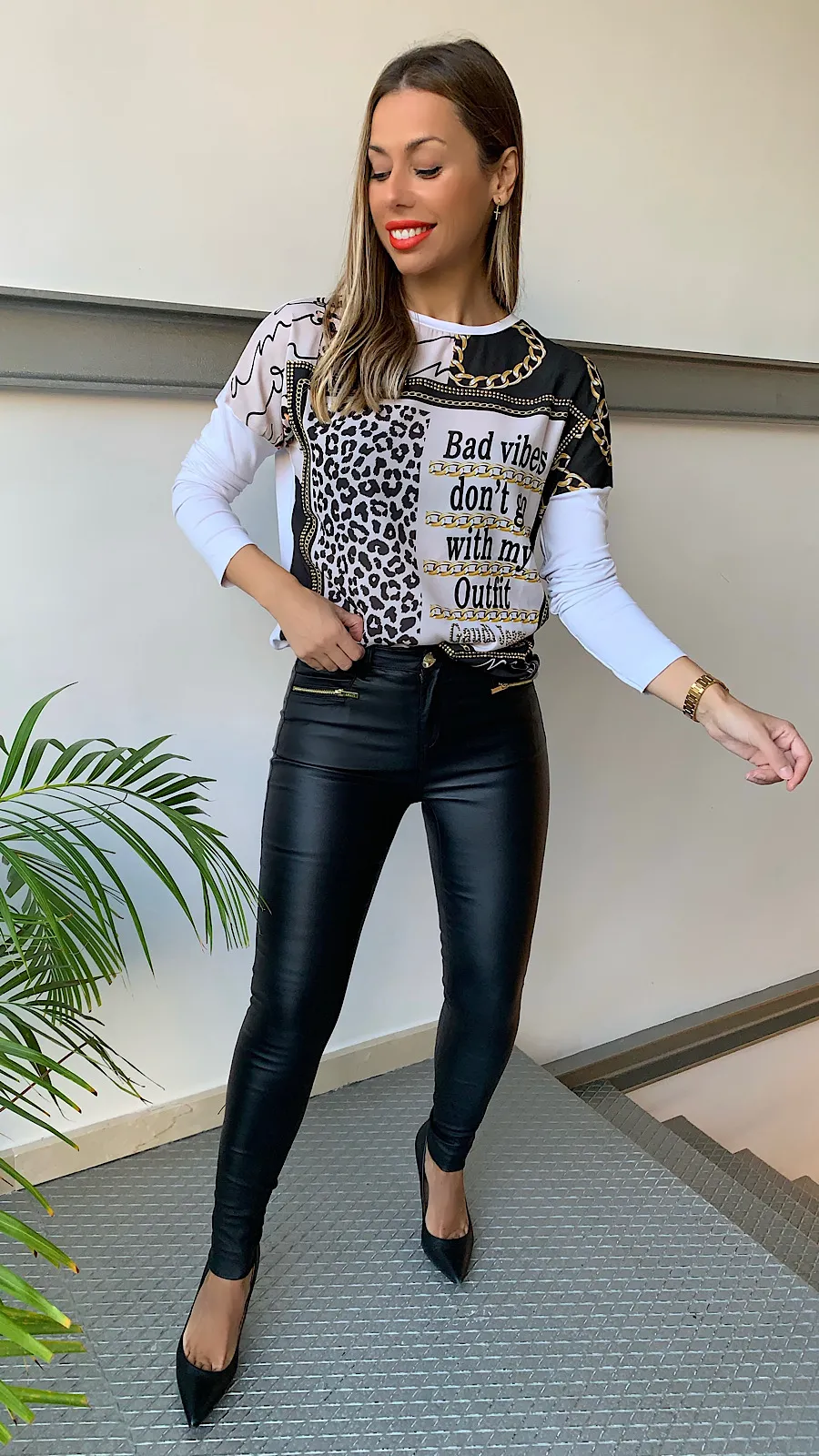Pantalón Elástico Efecto Cuero Diseño Cremalleras