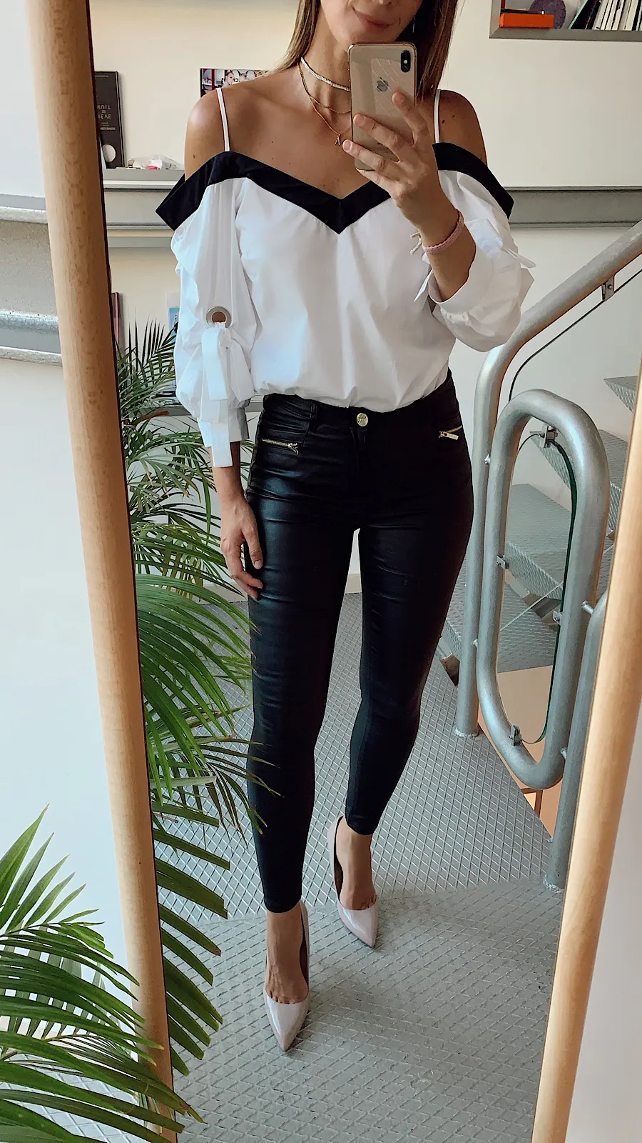 Pantalón Elástico Efecto Cuero Diseño Cremalleras