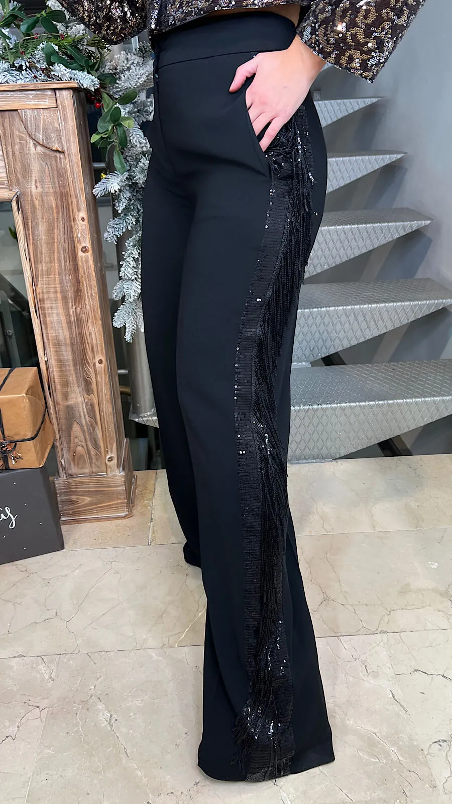Pantalón Negro Detalle Paillette Y Flecos