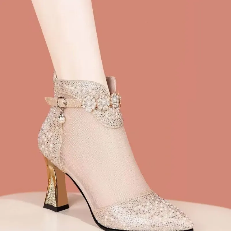Sandalias Zapatos de tacón alto de tacón grueso Mujer Hada Viento Verano Todo fósforo Chica Punta puntiaguda Sandalias con corre