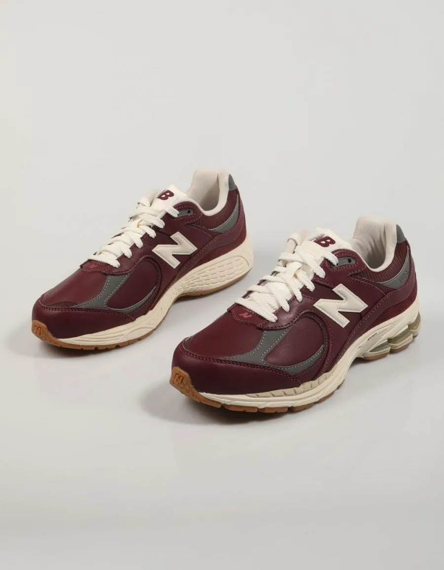  SAPATILHAS NEW BALANCE M2002 RVHBURGUNDY 83448