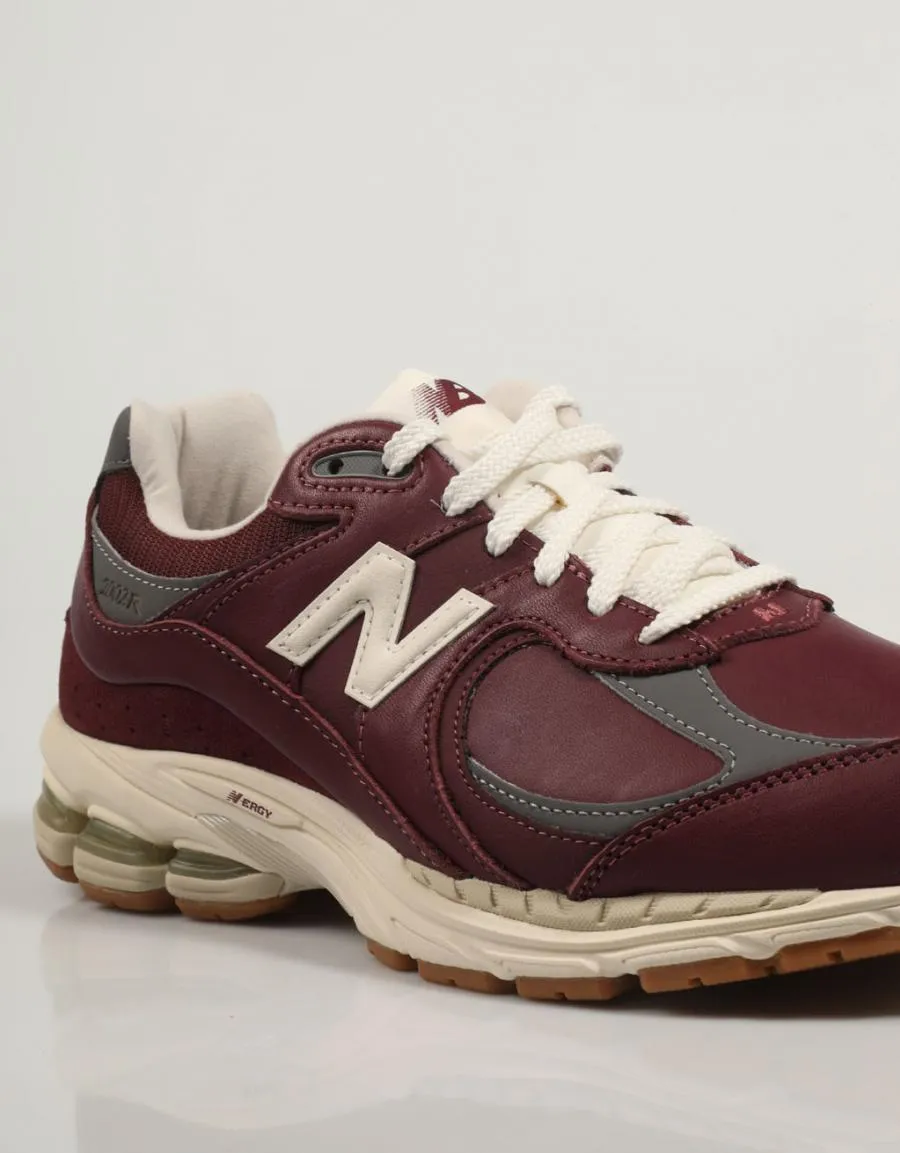  SAPATILHAS NEW BALANCE M2002 RVHBURGUNDY 83448