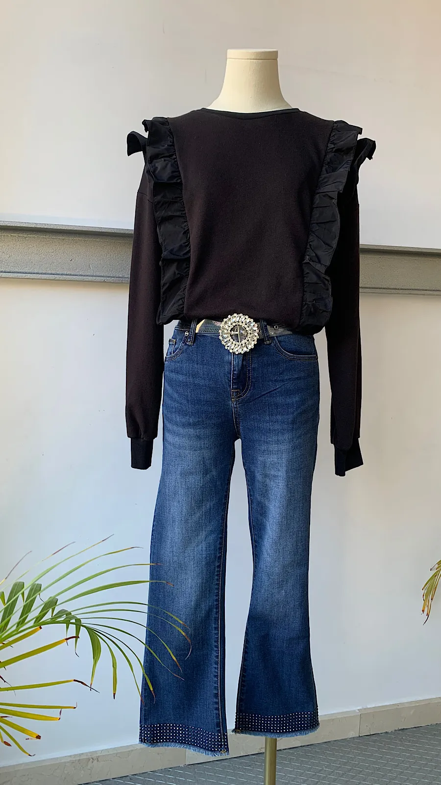 Suéter Negro Diseño Volantes