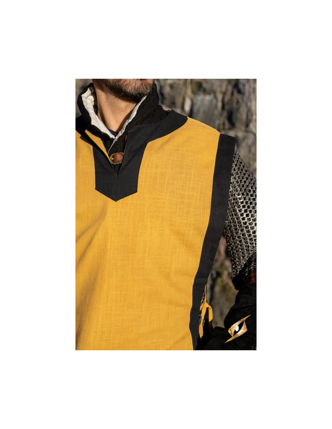 TABARDO MEDIEVAL CLEMENT BICOLOR, AMARILLO GRIFO  NEGRO éPICO