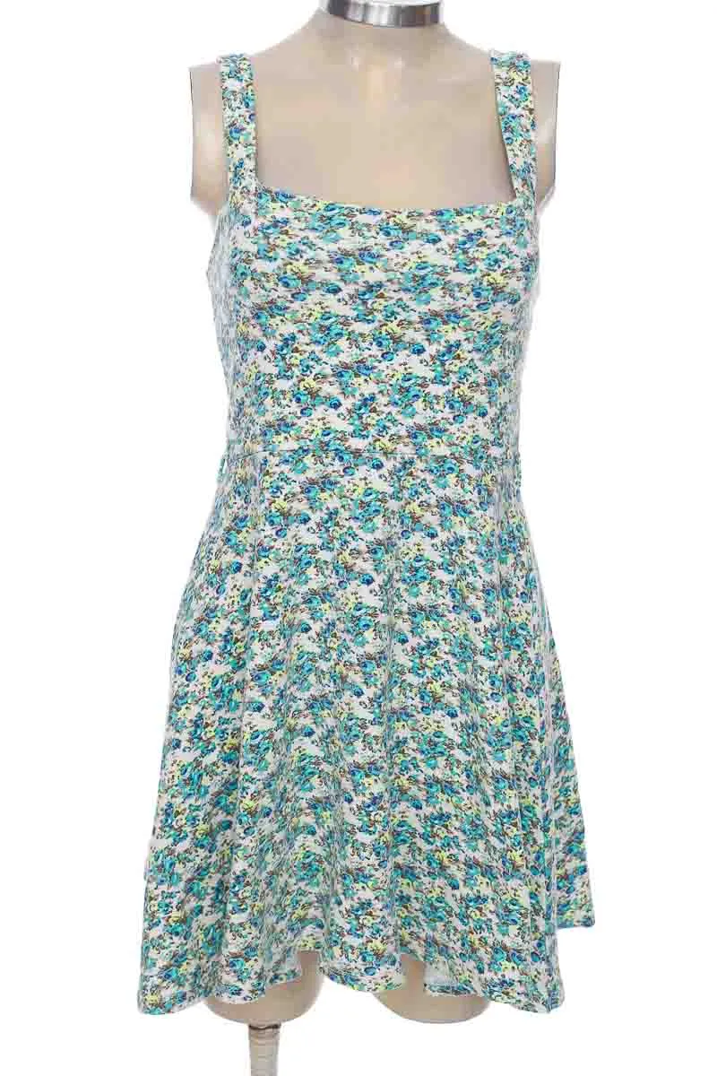 VESTIDO / ENTERIZO COLOR BLANCO  CLOSEANDO