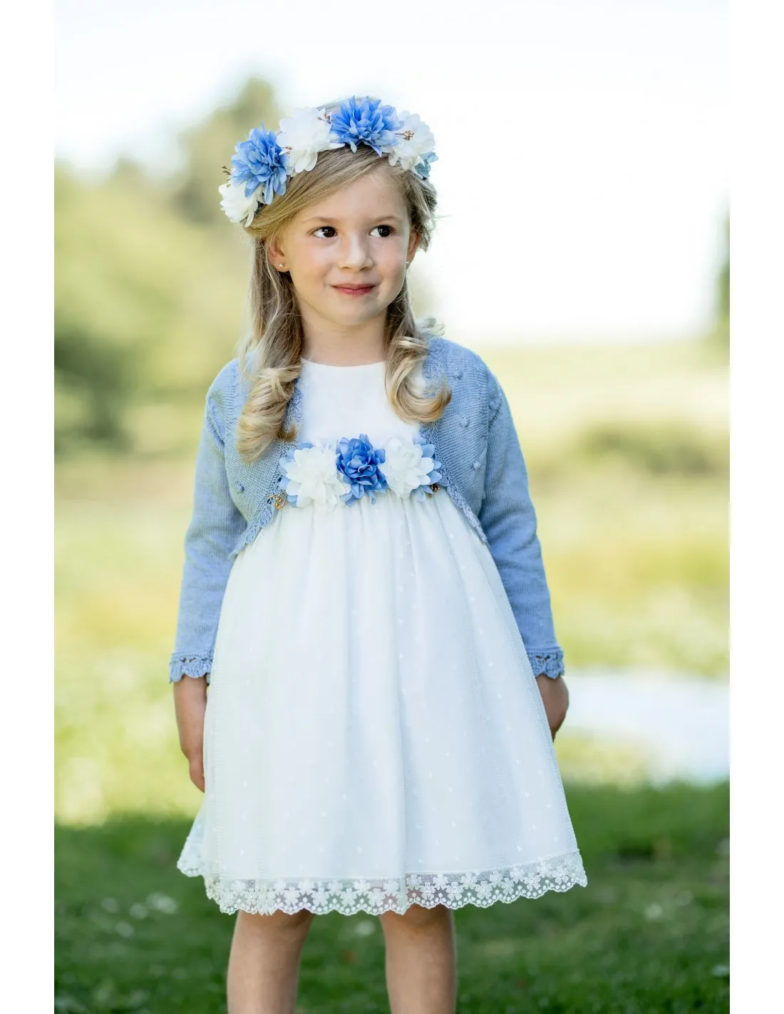 VESTIDO INFANTIL CEREMONIA CON BANDA Y FLORES PAZ RODRÍGUEZ