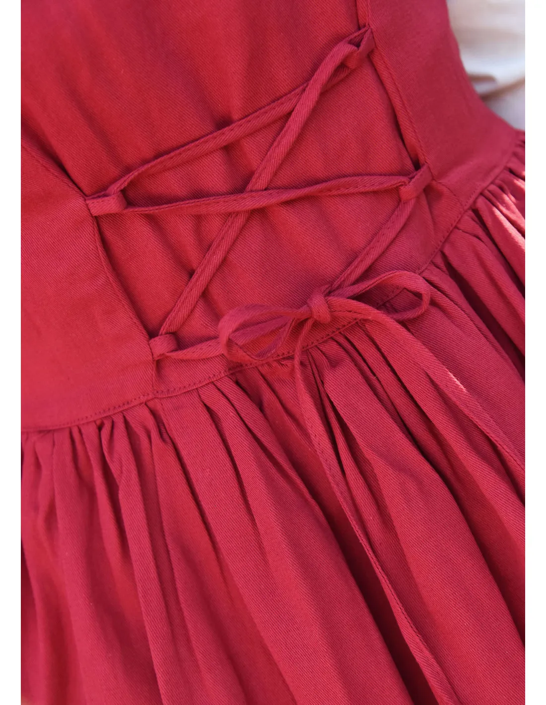 Vestido medieval sin mangas Lene en rojo