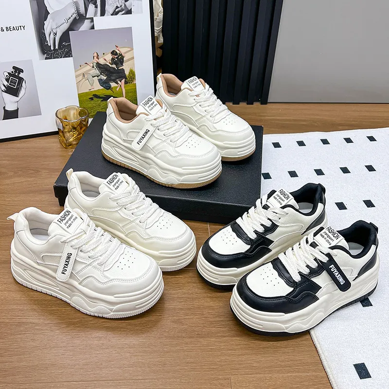 White for Women, 2024 Summer Nuevo pastel de esponja versátil Zapatos de tablero de planta sola gruesas, zapatos de mujer de mod