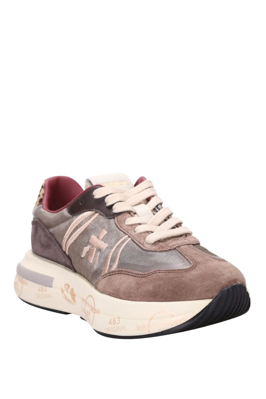 Zapatillas grises con marrón y leopardo 