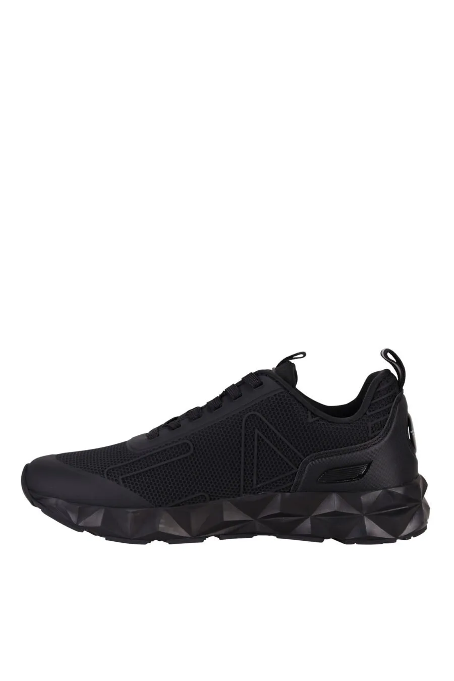Zapatillas negras con maxilogo águila en plateado