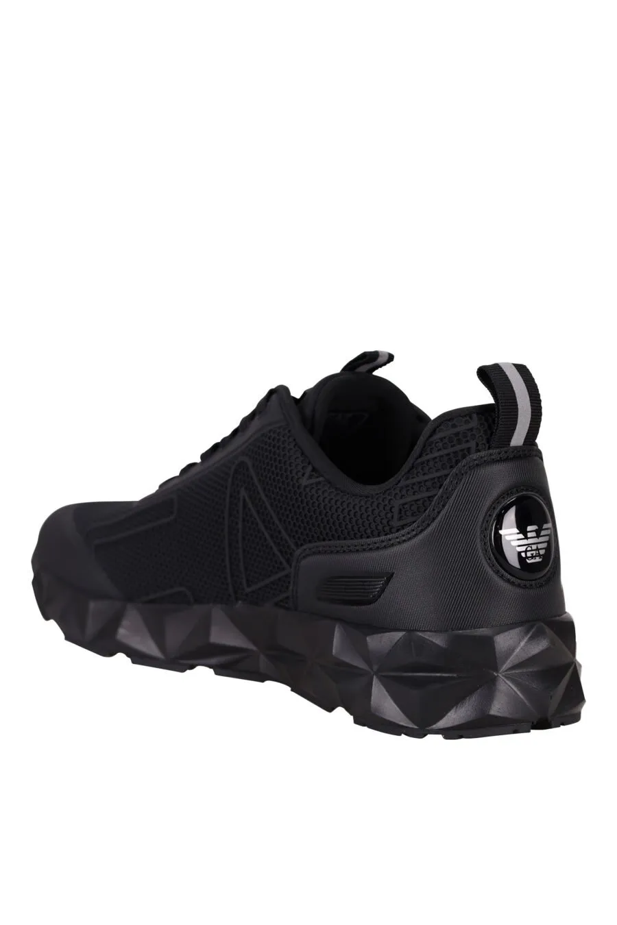 Zapatillas negras con maxilogo águila en plateado