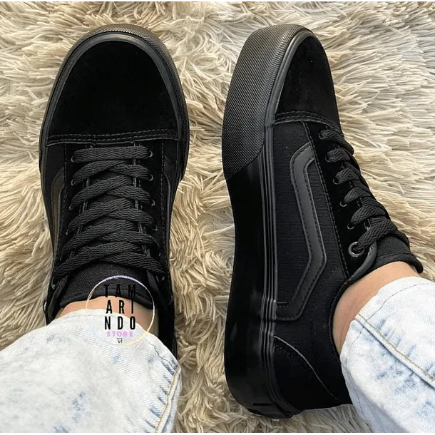 Zapatillas negro entero con plataforma 141