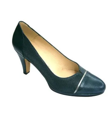 Zapato mujer cerrado con plataforma abertura en el empeine Pomares Vazquez en metalizado