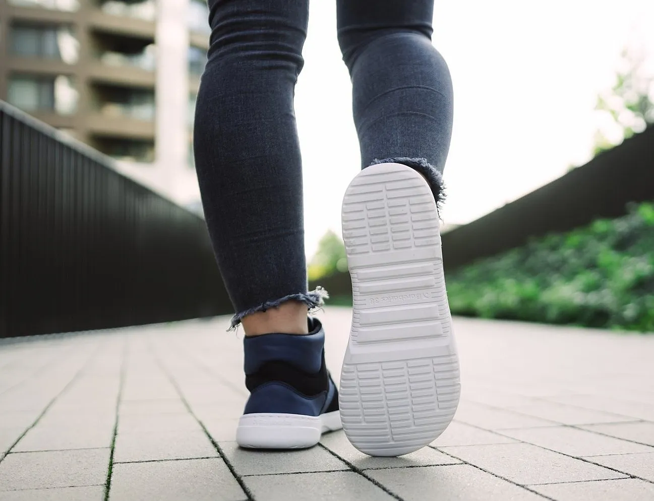 ZAPATOS BAREBARICS LYNX  DARK BLUE & WHITE