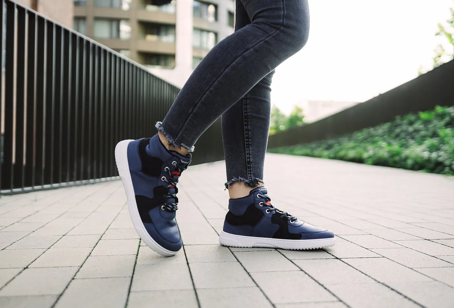 ZAPATOS BAREBARICS LYNX  DARK BLUE & WHITE