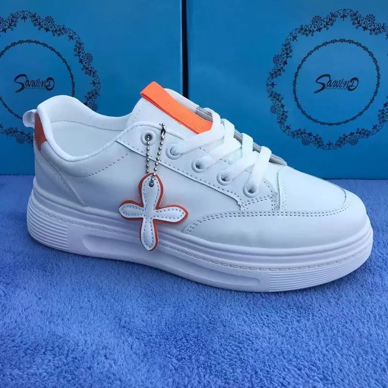 Zapatos de diseñador en ascensor blanco y negro Mujeres de zapatillas de deporte de cuero de cuero cómodo