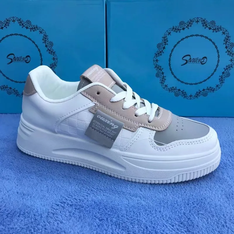 Zapatos de diseñador en ascensor blanco y negro Mujeres de zapatillas de deporte de cuero de cuero cómodo