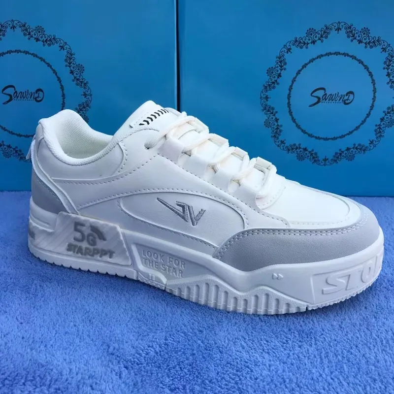 Zapatos de diseñador en ascensor blanco y negro Mujeres de zapatillas de deporte de cuero de cuero cómodo